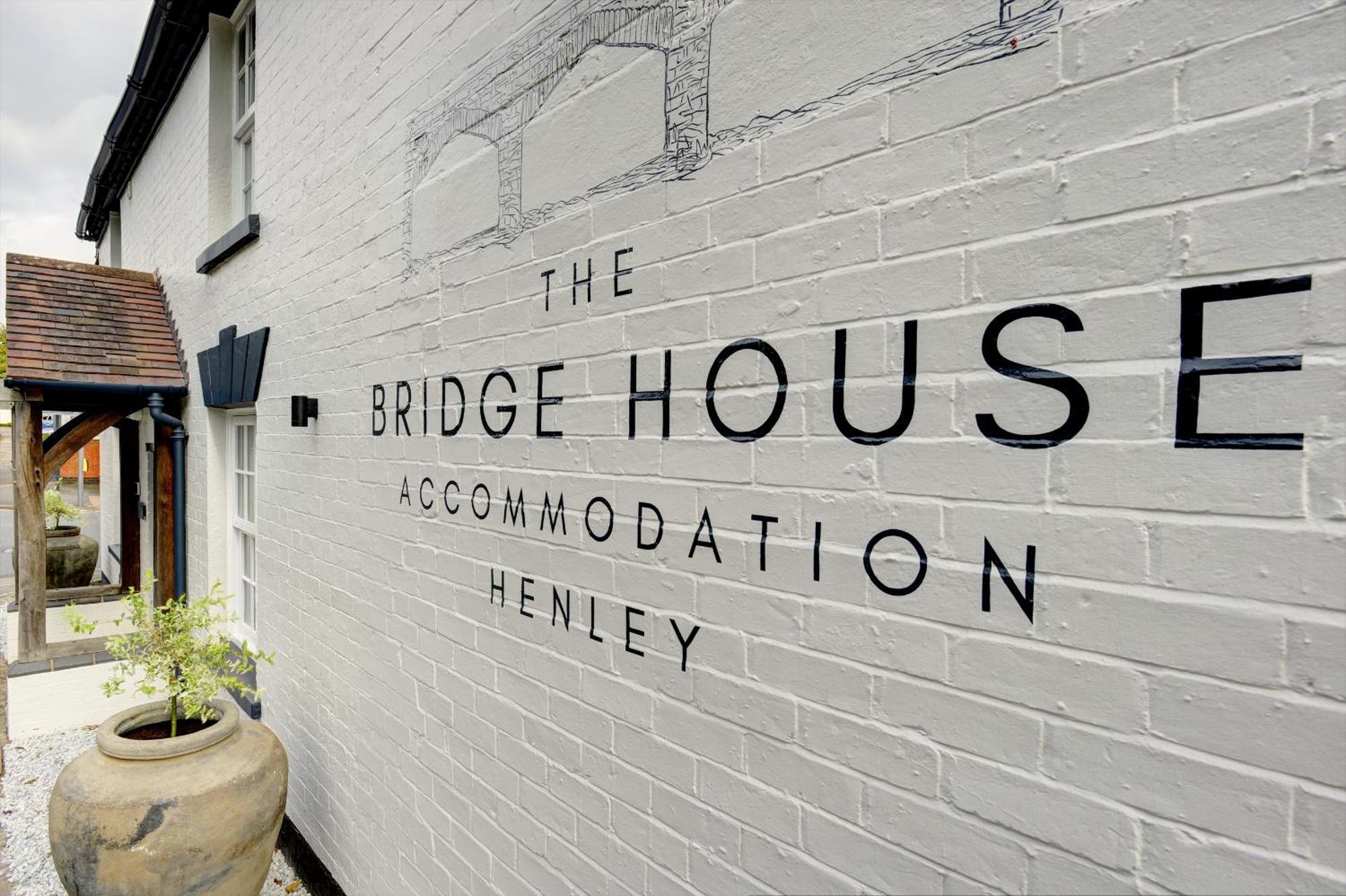Отель The Bridge House Henley Экстерьер фото